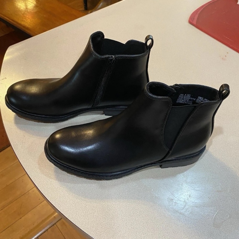 Kohl's Black Women’s zip up ankle Boots